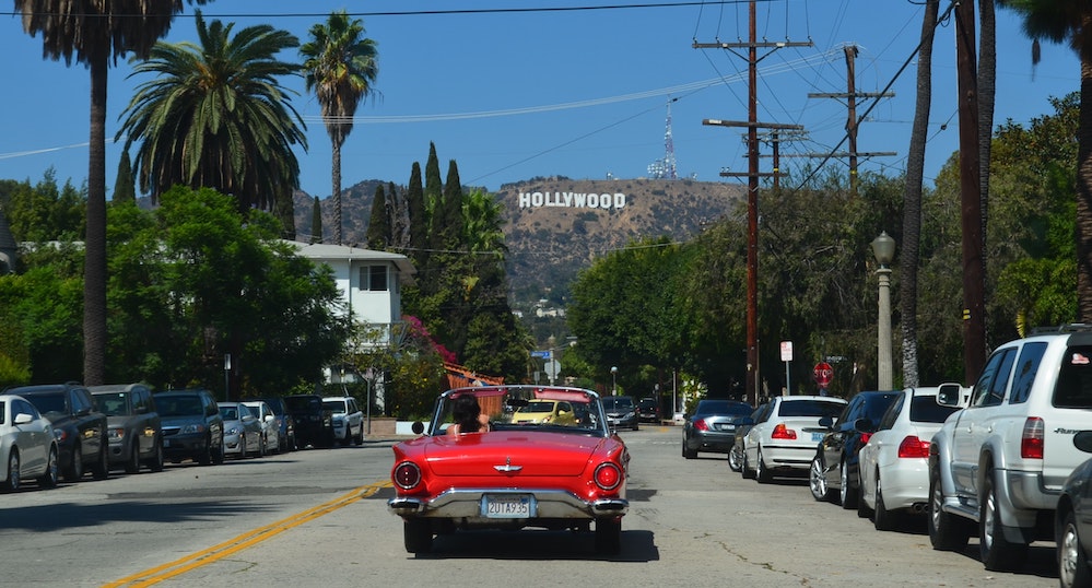 lettres_Hollywood_sign_Los_Angeles_voiture